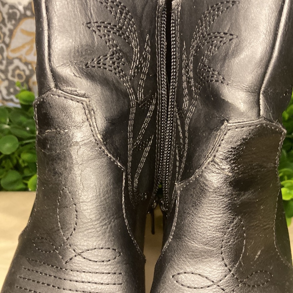 Miranda Lambert snip toe high heel booties. Size 7M Black Escapade - Picture 10 of 11
